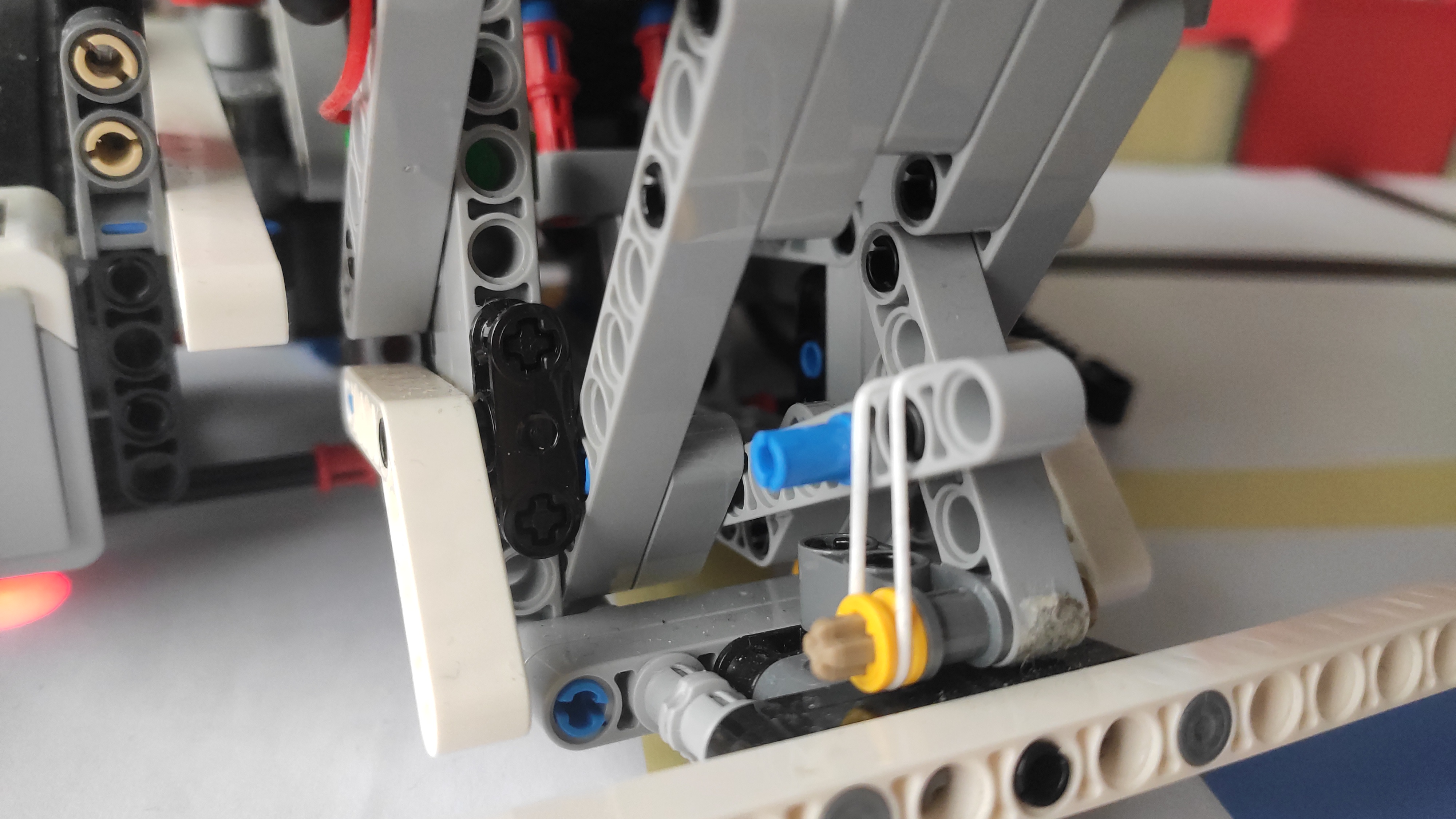 Detail robota, zde se kostky dostávají nahoru